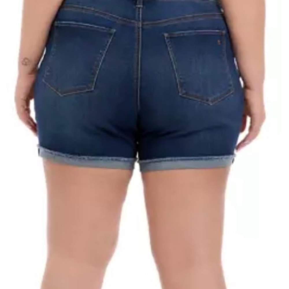 Mid Rise Cuffed Bermuda Shorts - Picture 3 of 3